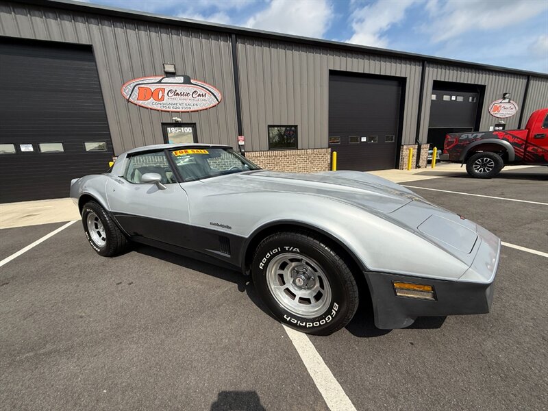 Chevrolet-Corvette-1982-Black-Black-26