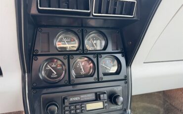 Chevrolet-Corvette-1982-Black-Black-35