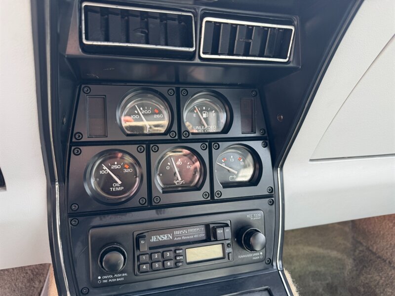 Chevrolet-Corvette-1982-Black-Black-35