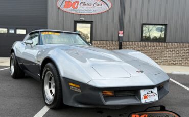 Chevrolet-Corvette-1982-Black-Black-44