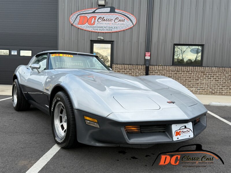 Chevrolet-Corvette-1982-Black-Black-44