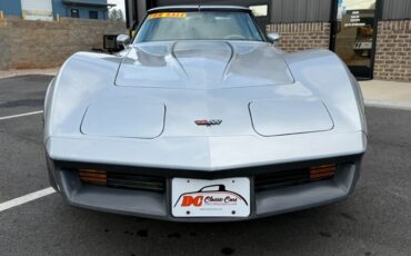 Chevrolet-Corvette-1982-Black-Black-9