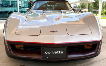 Chevrolet-Corvette-1982-Coupe-1