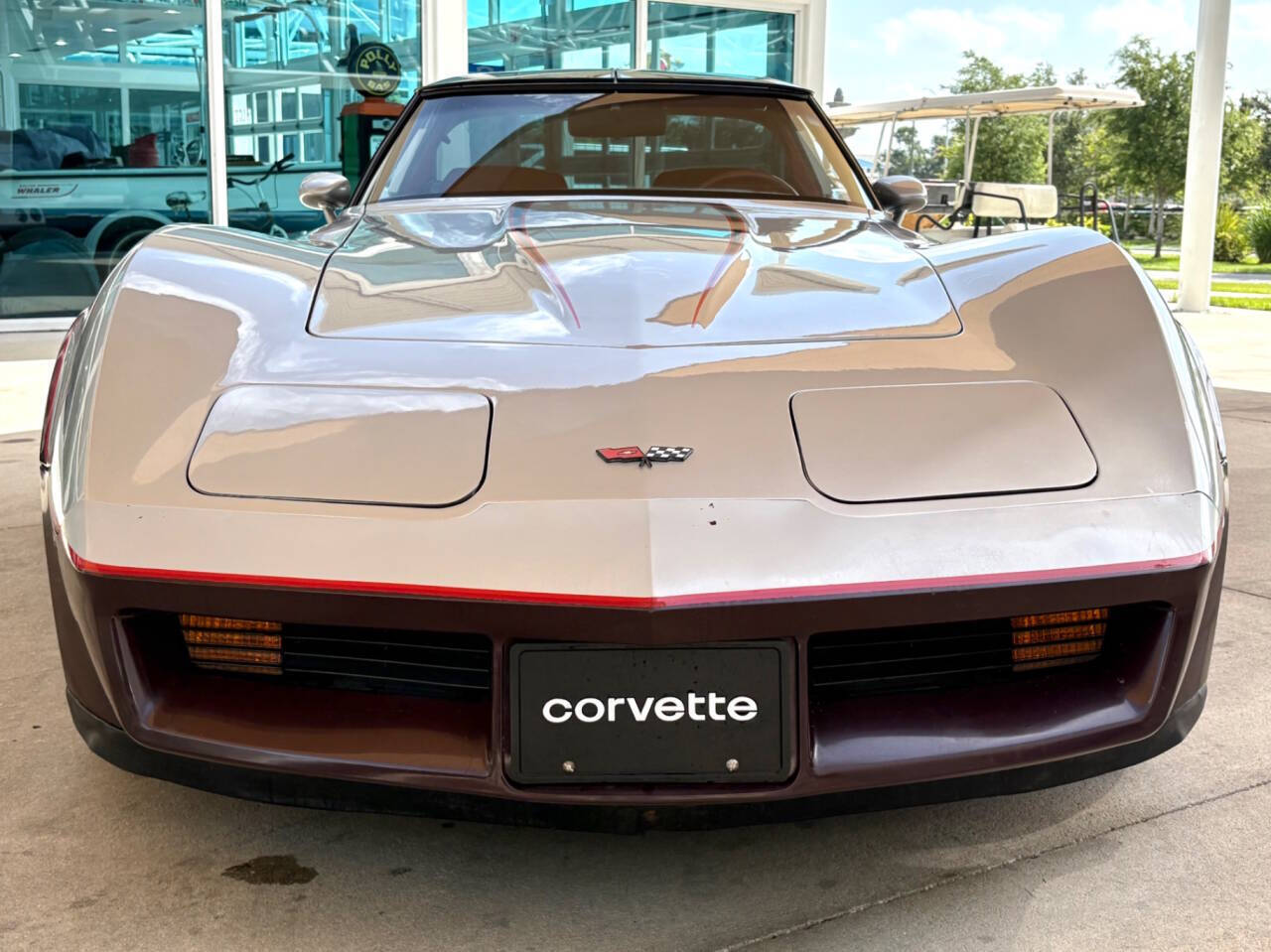Chevrolet-Corvette-1982-Coupe-1
