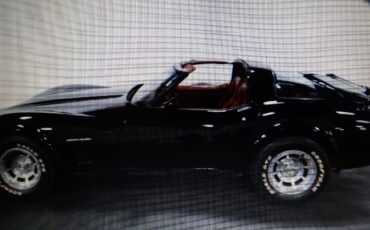 Chevrolet-Corvette-1982-Coupe-10