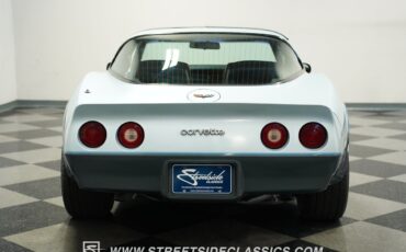 Chevrolet-Corvette-1982-Coupe-10