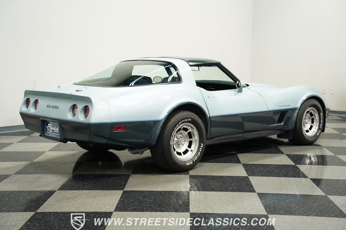 Chevrolet-Corvette-1982-Coupe-12