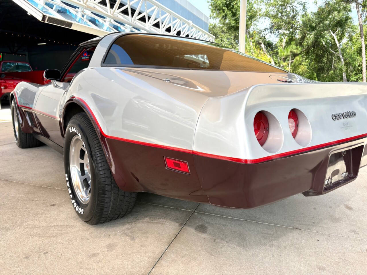 Chevrolet-Corvette-1982-Coupe-12