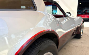 Chevrolet-Corvette-1982-Coupe-14