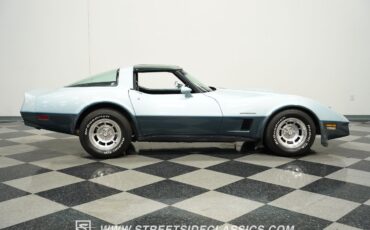 Chevrolet-Corvette-1982-Coupe-14