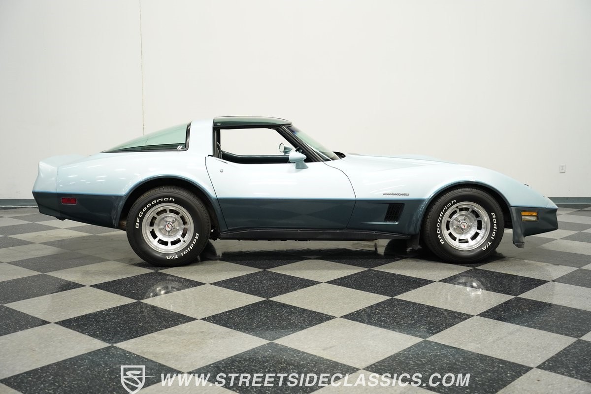 Chevrolet-Corvette-1982-Coupe-14