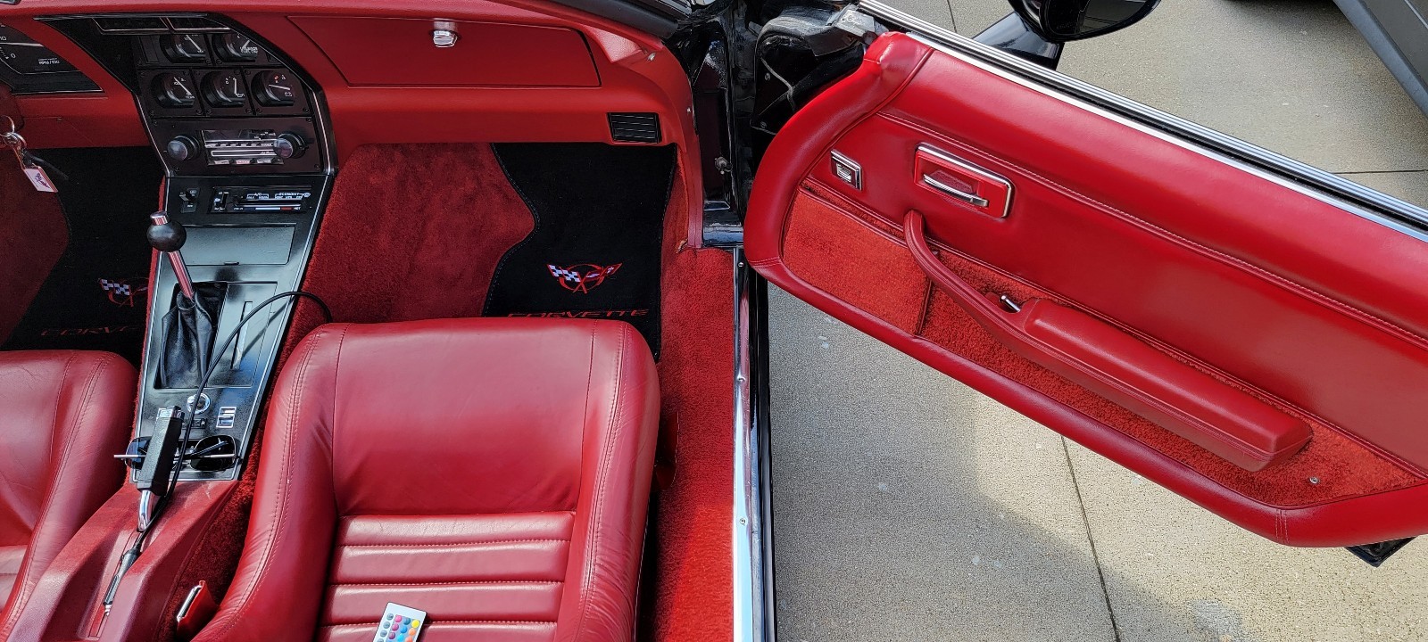 Chevrolet-Corvette-1982-Coupe-15
