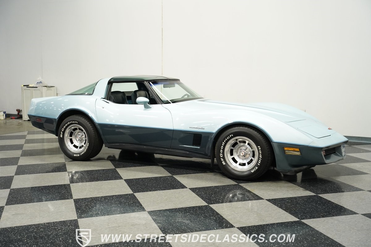 Chevrolet-Corvette-1982-Coupe-15