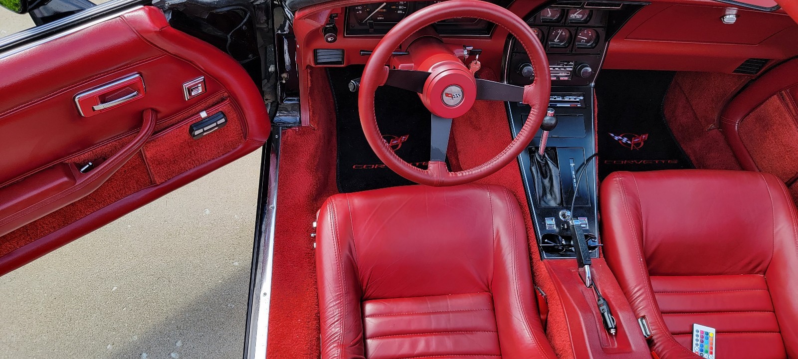 Chevrolet-Corvette-1982-Coupe-16
