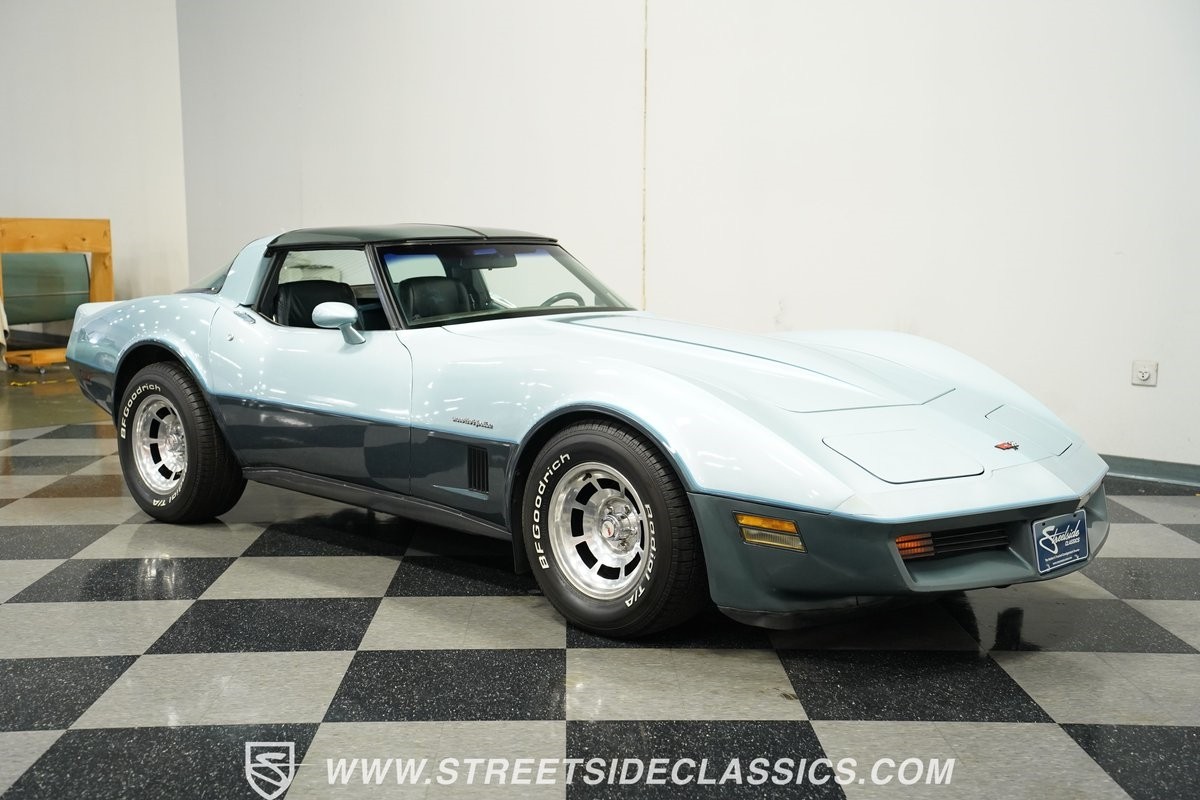 Chevrolet-Corvette-1982-Coupe-16