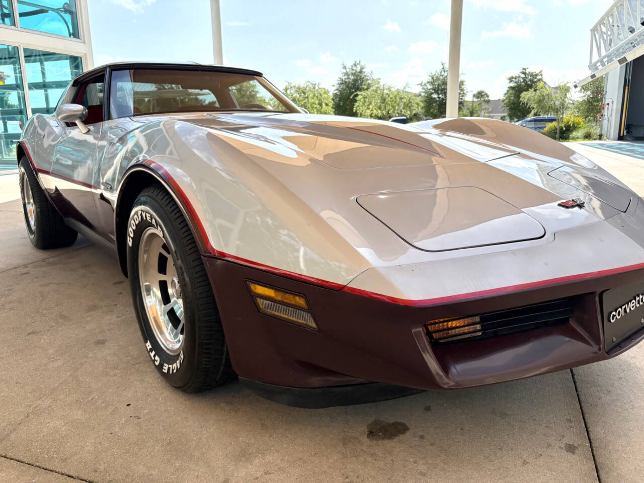 Chevrolet-Corvette-1982-Coupe-16