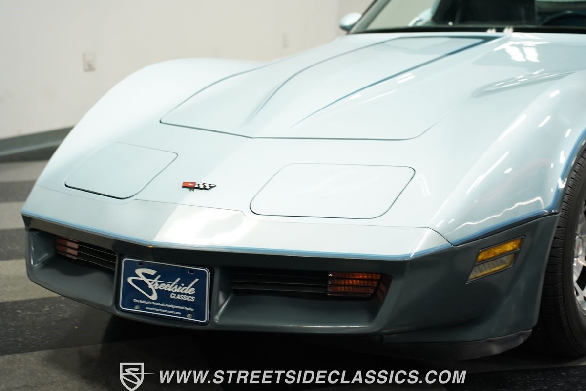 Chevrolet-Corvette-1982-Coupe-18