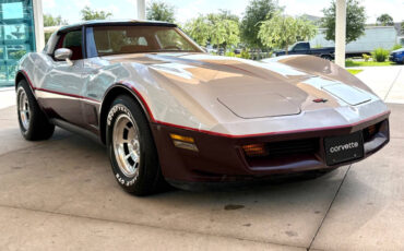 Chevrolet-Corvette-1982-Coupe-2