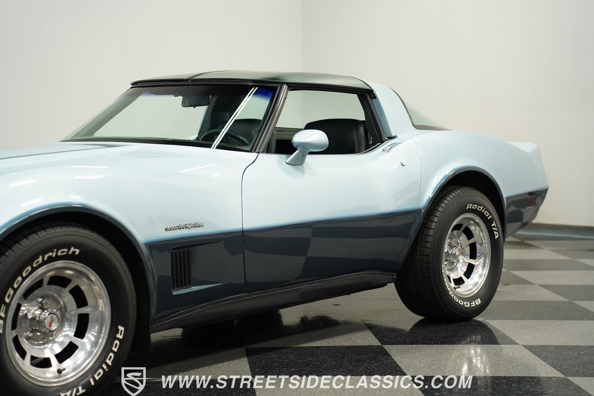 Chevrolet-Corvette-1982-Coupe-21