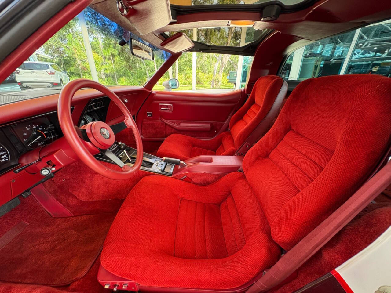Chevrolet-Corvette-1982-Coupe-21