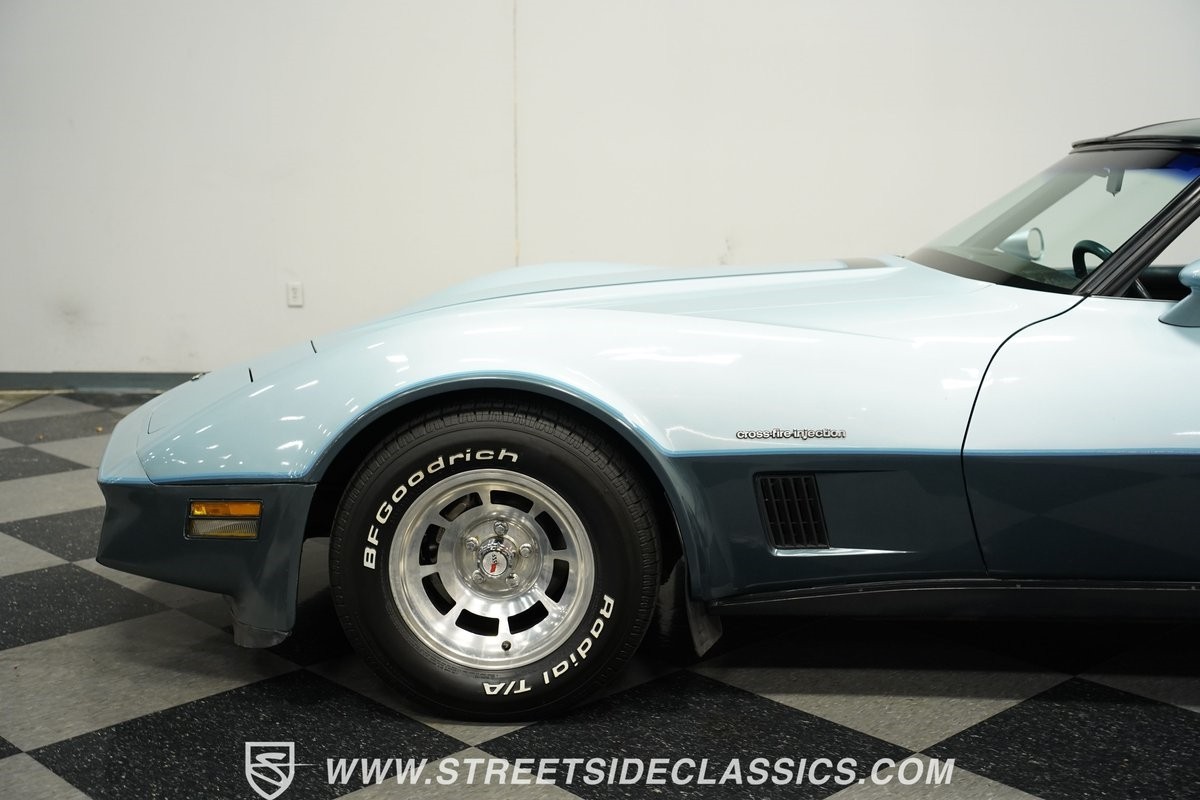 Chevrolet-Corvette-1982-Coupe-22