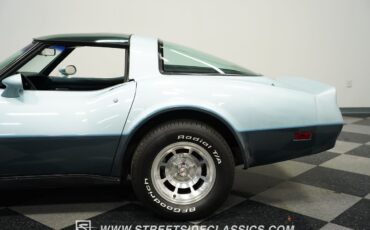 Chevrolet-Corvette-1982-Coupe-23