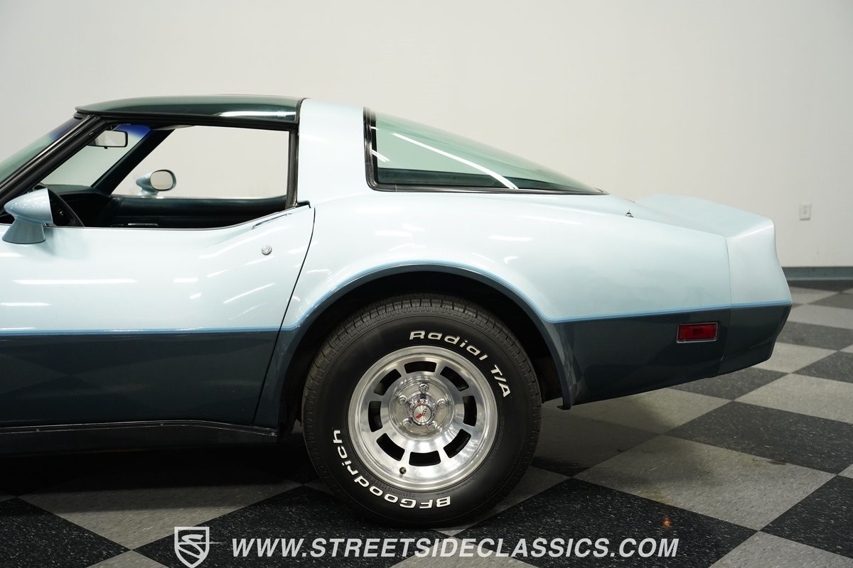 Chevrolet-Corvette-1982-Coupe-23