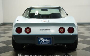 Chevrolet-Corvette-1982-Coupe-24