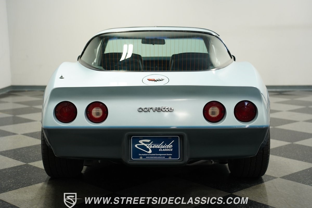Chevrolet-Corvette-1982-Coupe-24