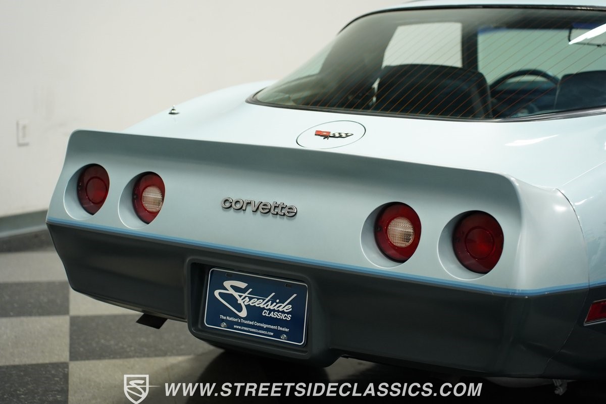 Chevrolet-Corvette-1982-Coupe-25