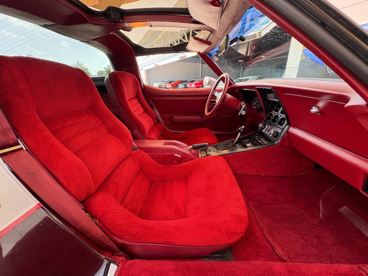 Chevrolet-Corvette-1982-Coupe-26