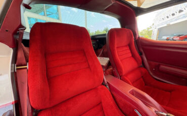 Chevrolet-Corvette-1982-Coupe-27