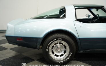Chevrolet-Corvette-1982-Coupe-28