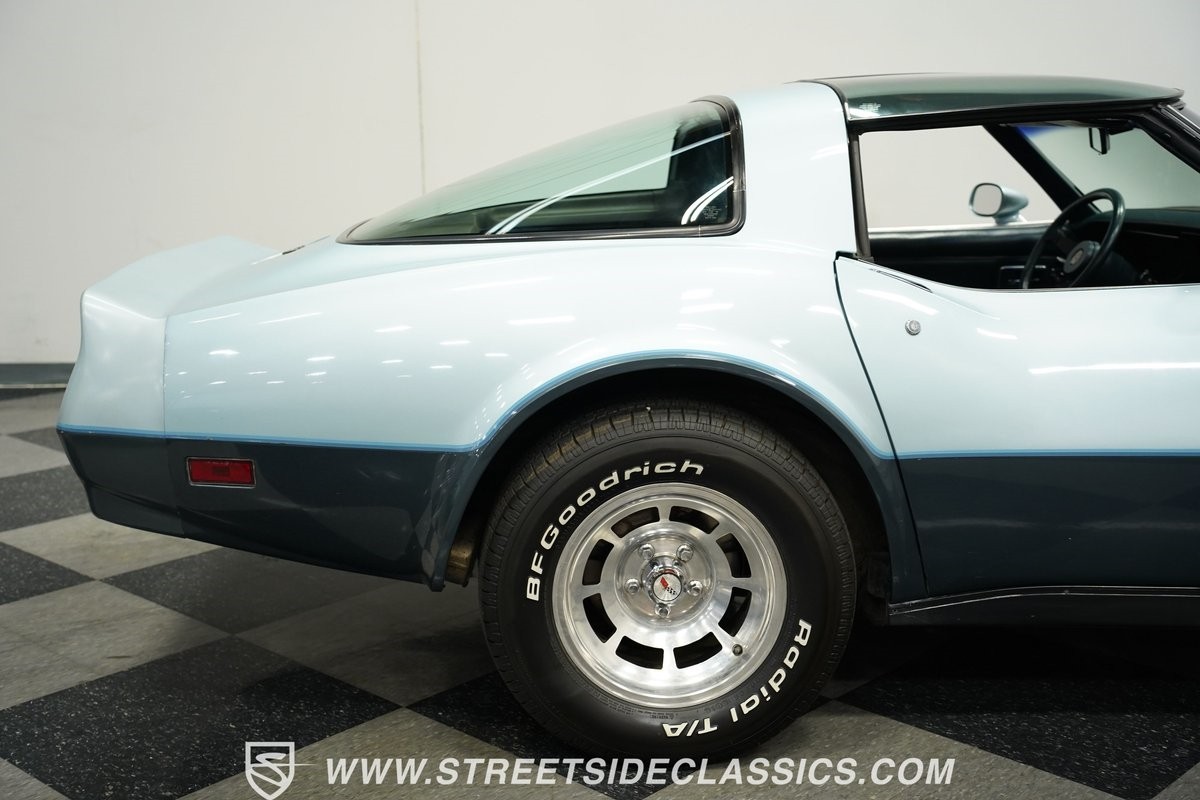 Chevrolet-Corvette-1982-Coupe-28