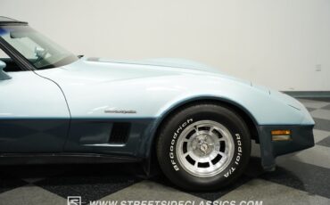 Chevrolet-Corvette-1982-Coupe-29