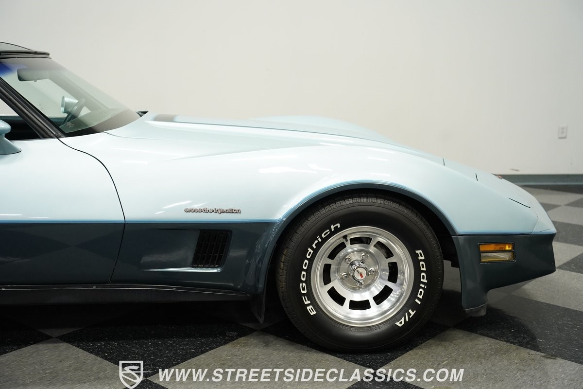 Chevrolet-Corvette-1982-Coupe-29