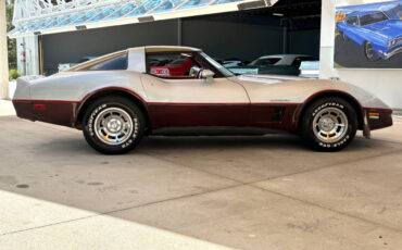 Chevrolet-Corvette-1982-Coupe-3