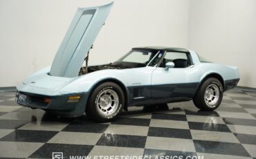 Chevrolet-Corvette-1982-Coupe-30