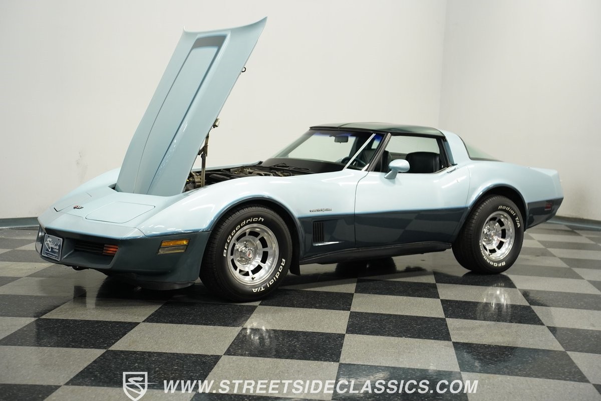 Chevrolet-Corvette-1982-Coupe-30