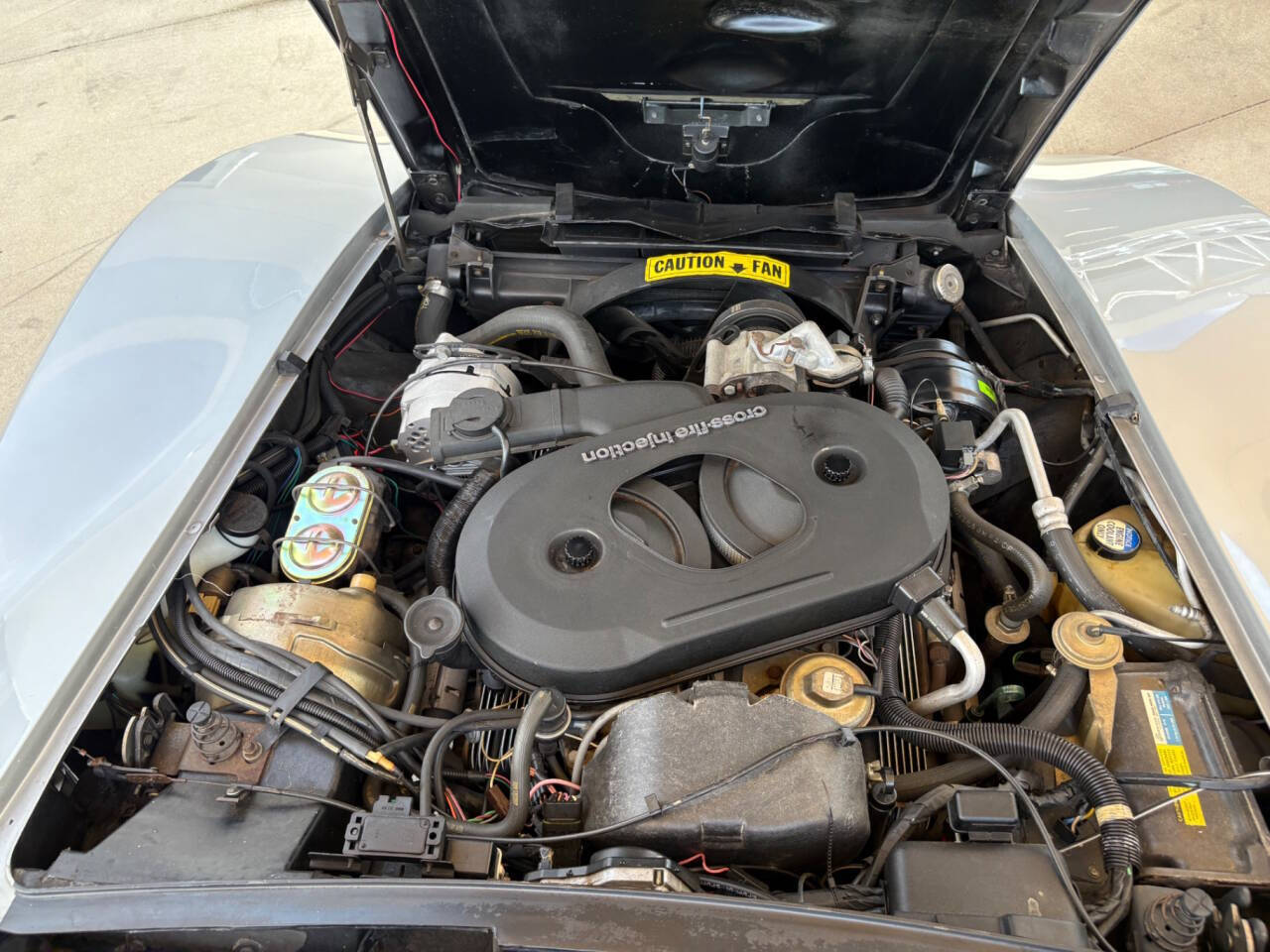 Chevrolet-Corvette-1982-Coupe-33
