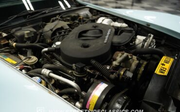 Chevrolet-Corvette-1982-Coupe-34