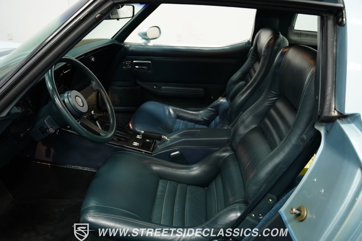 Chevrolet-Corvette-1982-Coupe-37