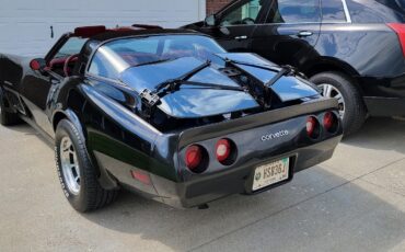 Chevrolet-Corvette-1982-Coupe-4