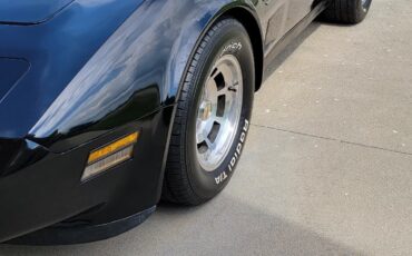 Chevrolet-Corvette-1982-Coupe