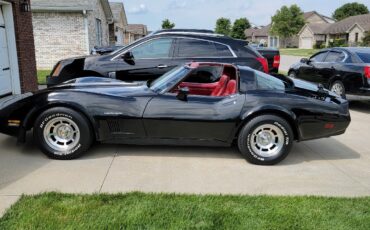 Chevrolet-Corvette-1982-Coupe-5