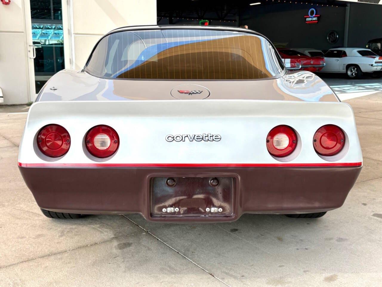 Chevrolet-Corvette-1982-Coupe-5