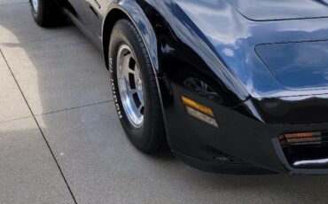 Chevrolet-Corvette-1982-Coupe-6