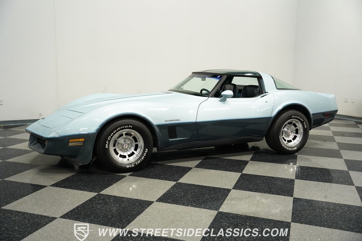 Chevrolet-Corvette-1982-Coupe-6