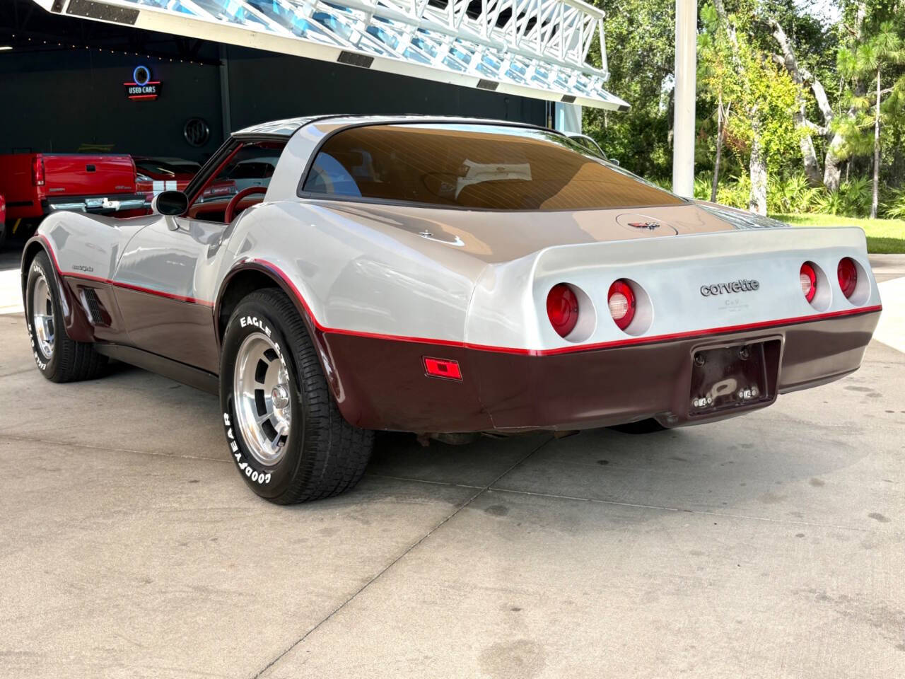 Chevrolet-Corvette-1982-Coupe-6