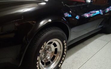 Chevrolet-Corvette-1982-Coupe-7